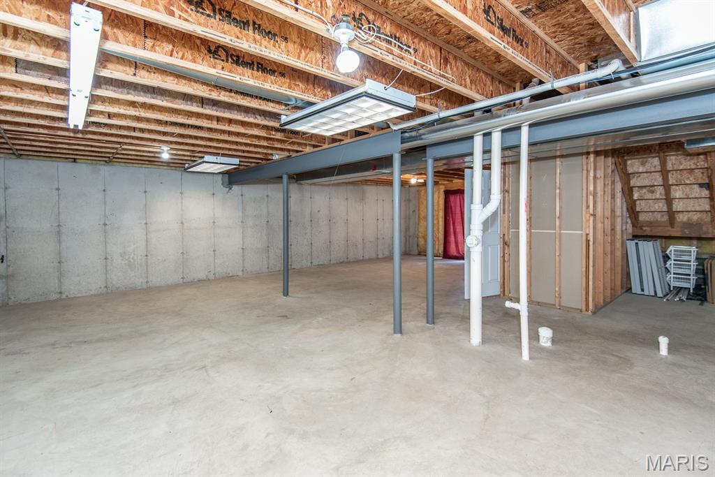 Maryland Heights, Missouri 63043, United States, 4 Bedrooms Bedrooms, ,3 BathroomsBathrooms,Residential,Pending,191133