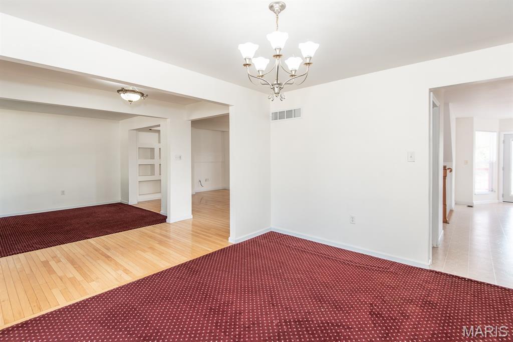 Maryland Heights, Missouri 63043, United States, 4 Bedrooms Bedrooms, ,3 BathroomsBathrooms,Residential,Pending,191133