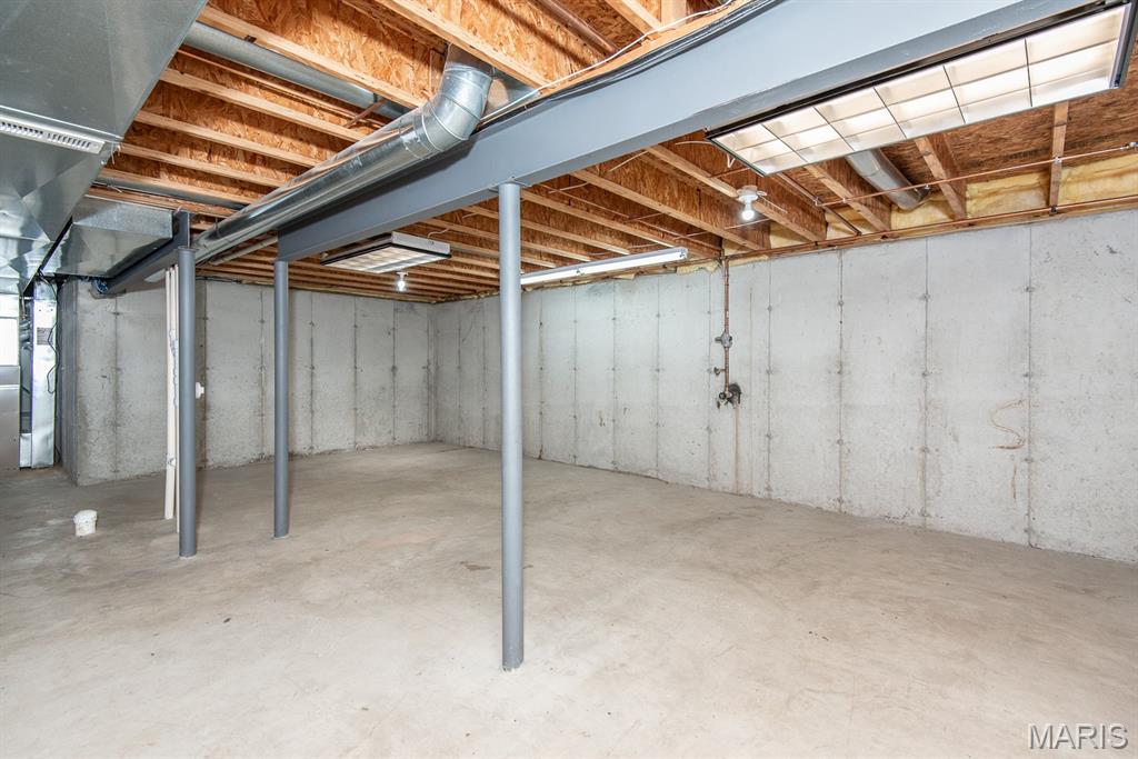 Maryland Heights, Missouri 63043, United States, 4 Bedrooms Bedrooms, ,3 BathroomsBathrooms,Residential,Pending,191133