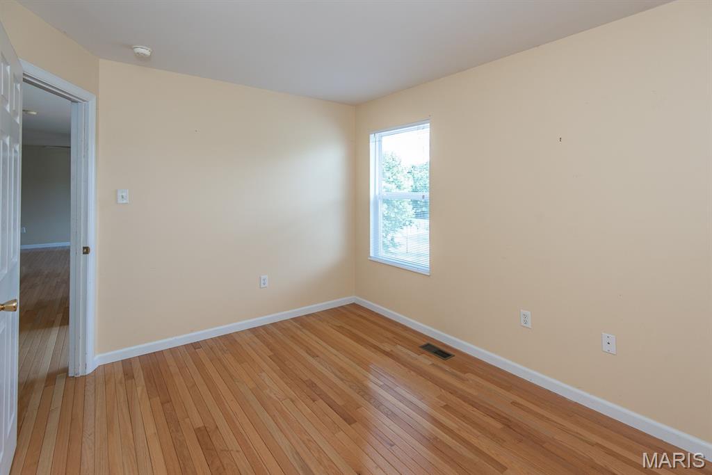 Maryland Heights, Missouri 63043, United States, 4 Bedrooms Bedrooms, ,3 BathroomsBathrooms,Residential,Pending,191133