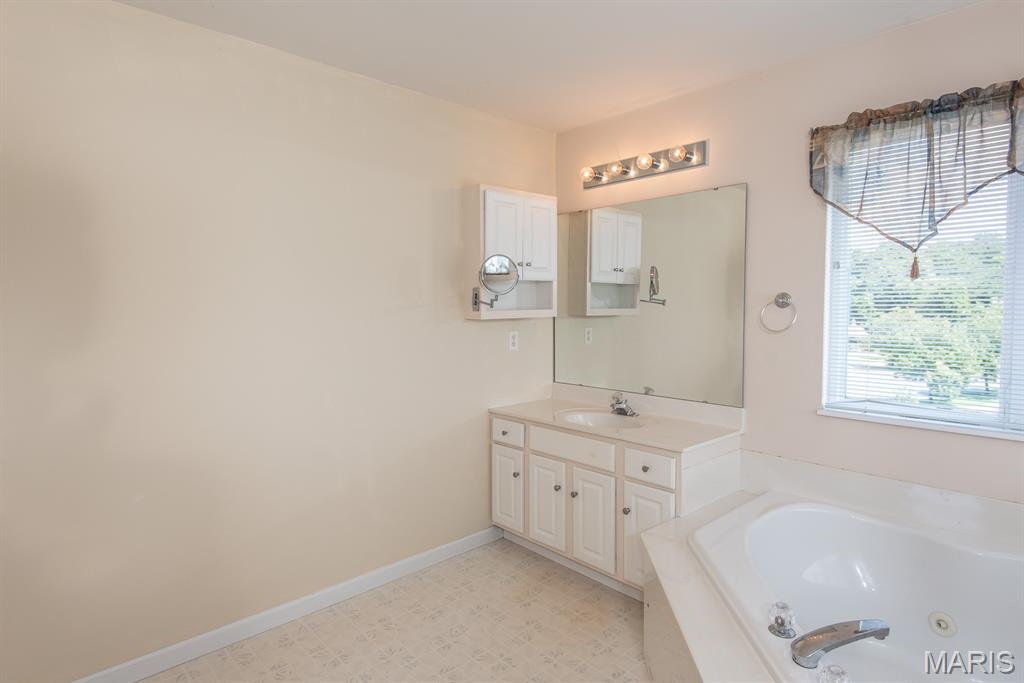 Maryland Heights, Missouri 63043, United States, 4 Bedrooms Bedrooms, ,3 BathroomsBathrooms,Residential,Pending,191133