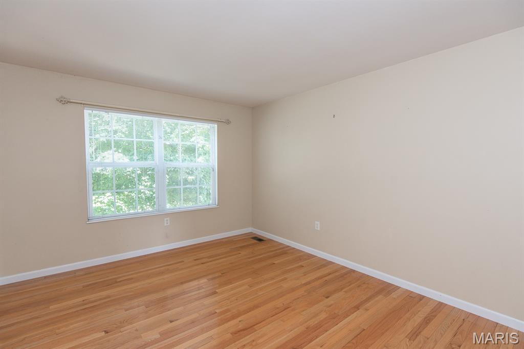 Maryland Heights, Missouri 63043, United States, 4 Bedrooms Bedrooms, ,3 BathroomsBathrooms,Residential,Pending,191133