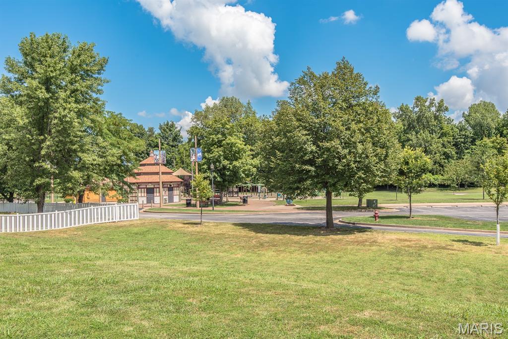 Maryland Heights, Missouri 63043, United States, 4 Bedrooms Bedrooms, ,3 BathroomsBathrooms,Residential,Pending,191133