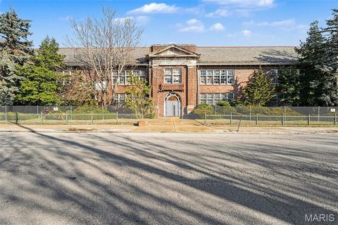 4215 W Kennerly Avenue St Louis MO 63113