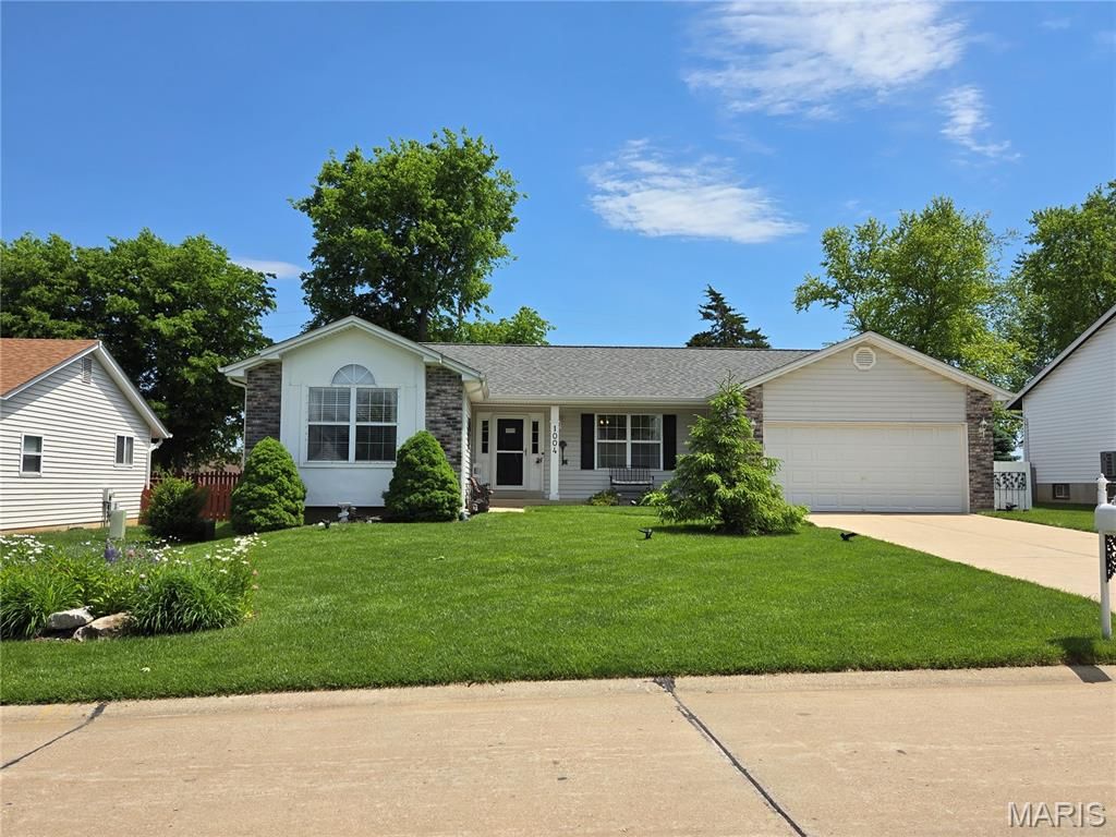 Photo of 1004 N Brampton Drive, St Charles, MO 63304 (MLS # 26026613)
