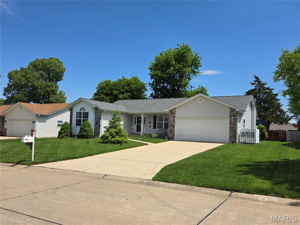 Photo of 1004 N Brampton Drive, St Charles, MO 63304 (MLS # 26026613)