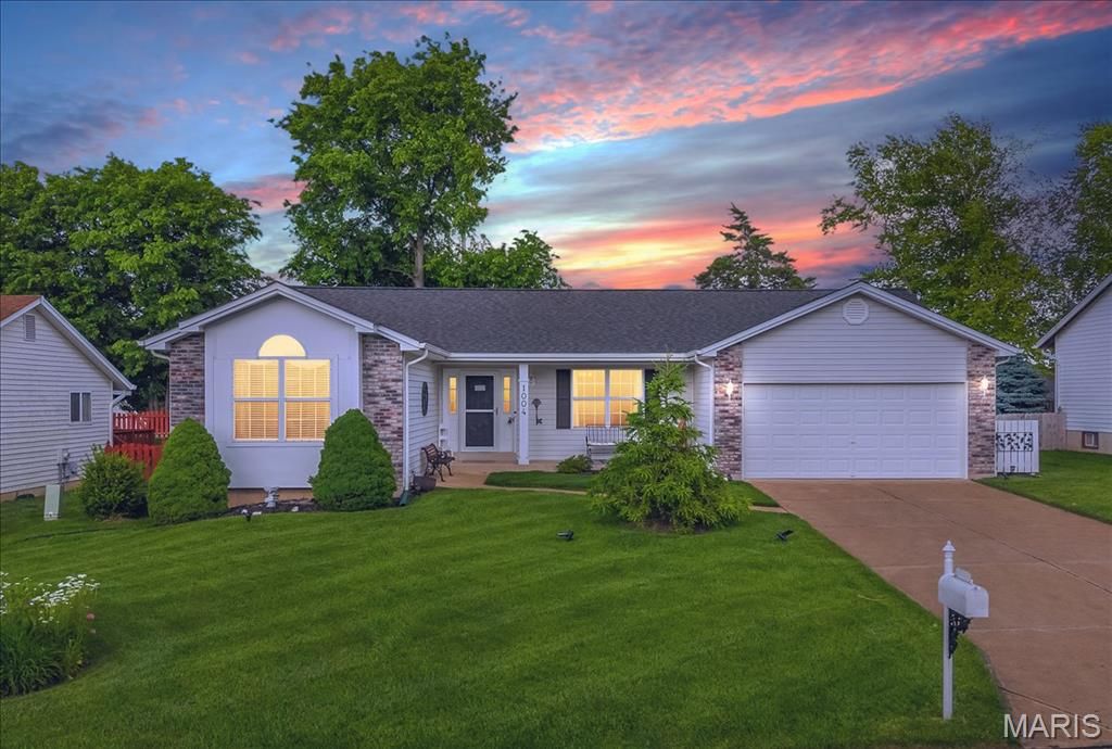 Photo of 1004 N Brampton Drive, St Charles, MO 63304 (MLS # 26026613)