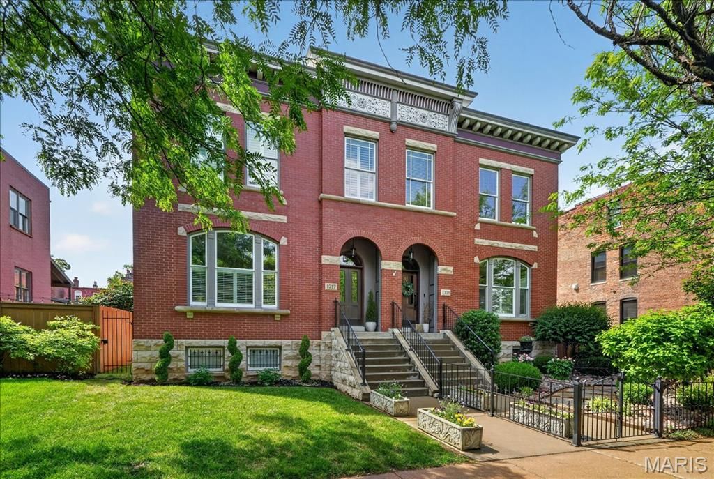 Photo of 1217 Dolman Street, St Louis, MO 63104 (MLS # 26027196)