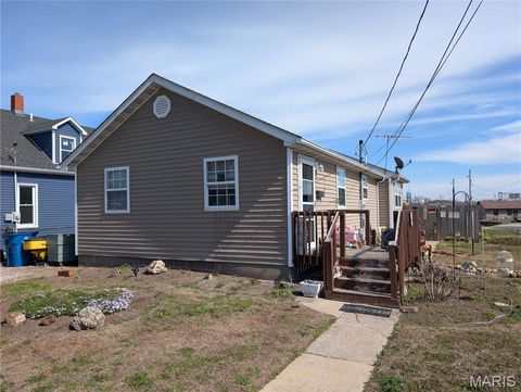 Photo of 112 Virginia Street, East Alton, IL 62024 (MLS # 26017741)