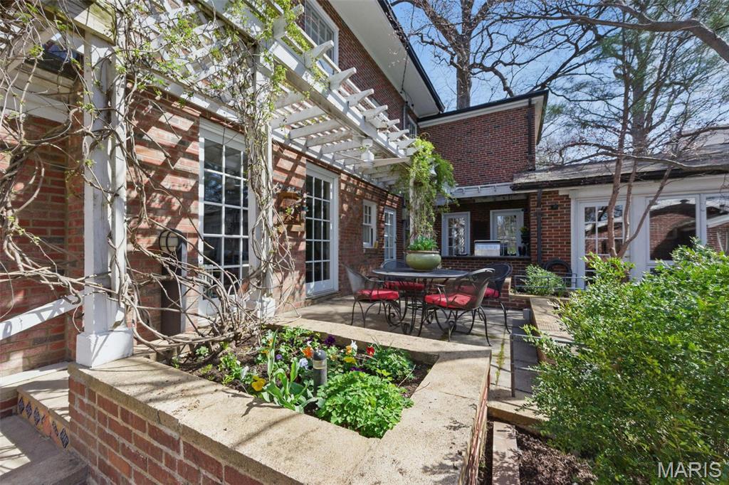 St Louis, Missouri 63119, United States, 5 Bedrooms Bedrooms, ,3 BathroomsBathrooms,Residential,Active,105091