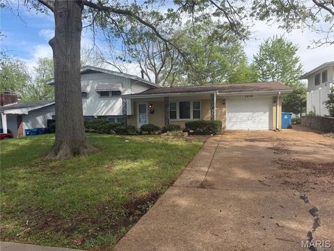 Photo of 2436 Pinehurst Drive, Overland, MO 63114 (MLS # 26023582)