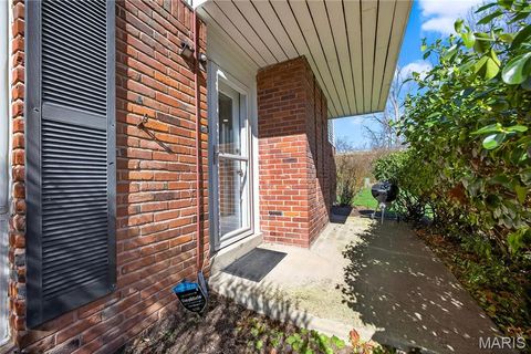 Tiny photo for 2323 Manor Grove Drive #5, Chesterfield, MO 63017 (MLS # 26013382)