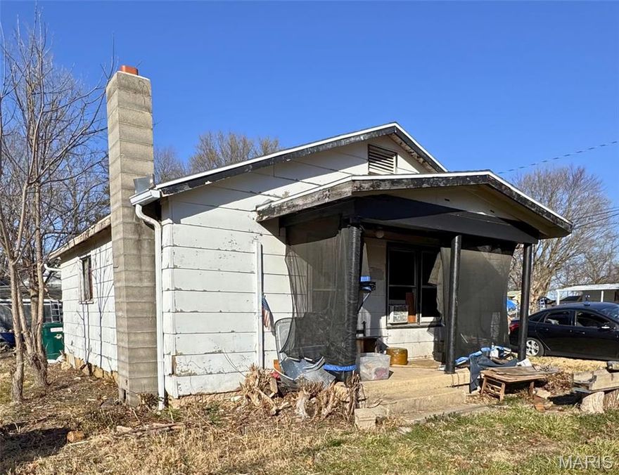 Welcome to your next investment! This cozy bungalow style home features 2 bedrooms and 1 bathroom all on one level. The property is on a corner lot just under a tenth of an acre. This home is ready for your personal touches! Don't miss this one, schedule your showing today!
