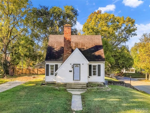 Tiny photo for 615 N 4th Street, Elsberry, MO 63343 (MLS # 26068200)