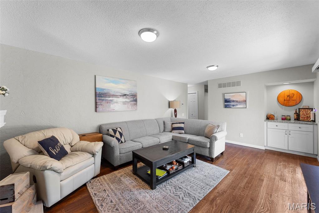 St Louis, Missouri 63146, United States, 4 Bedrooms Bedrooms, ,3 BathroomsBathrooms,Residential,Coming Soon,255146