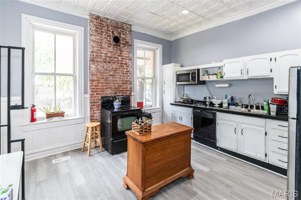 St Louis, Missouri 63107, United States, 8 Bedrooms Bedrooms, ,3 BathroomsBathrooms,Residential,Active,156939