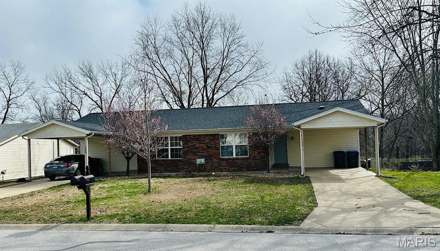 This property is a Villa, and it has been totally renovated beautifully. 
Newly painted, New Doors and Trim, New Floors, New Bathroom Cabinet, New toilet, Refinished Bathtub, New Bathroom Mirror, New Towel bars and toilet holder, New Stove, New Dishwasher, New Roof, New Deck, some new blinds. 
Large yard with lots of trees. There is an extra room in the lower level for an office or TV Room, no sleeping. Washer and Dryer Hook up is in the lower level also. Carport. The Home is close to Shopping, Dinning, Schools and Churches. 
It ready to move in.