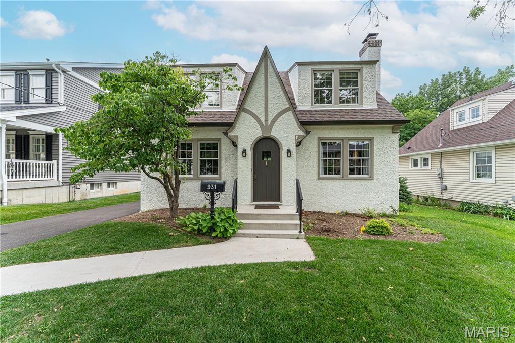 Photo of 931 Brownell Avenue, Glendale, MO 63122 (MLS # 26042784)
