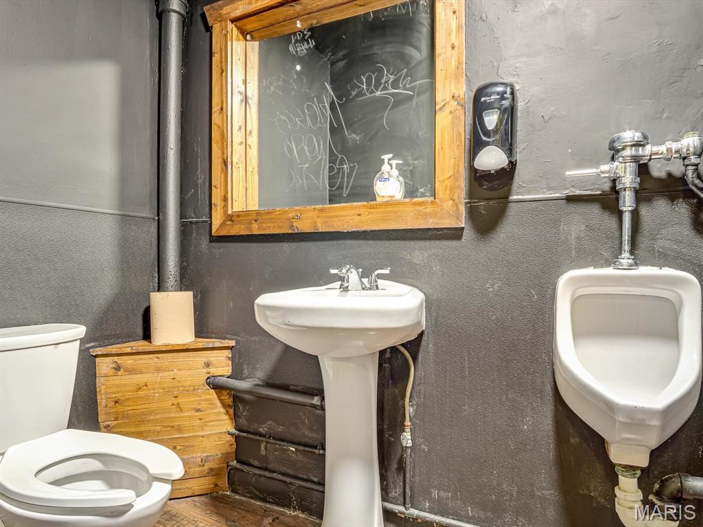 Jj Clarks - Commercial Sale