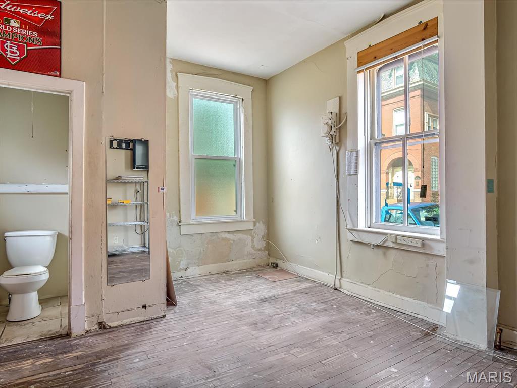 Jj Clarks - Commercial Sale