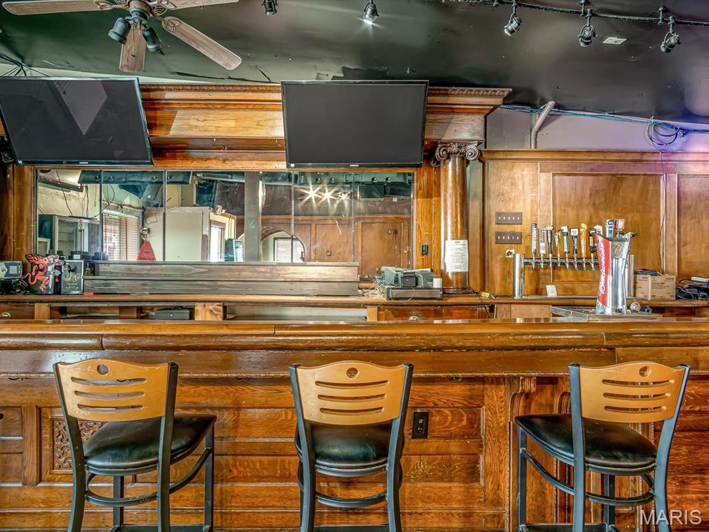 Jj Clarks - Commercial Sale