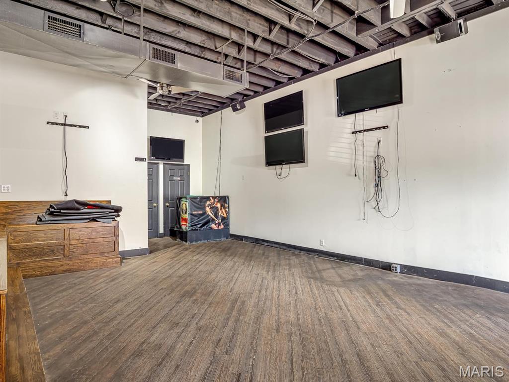 Jj Clarks - Commercial Sale