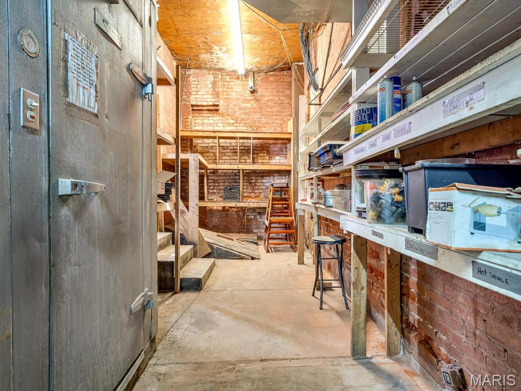 Jj Clarks - Commercial Sale