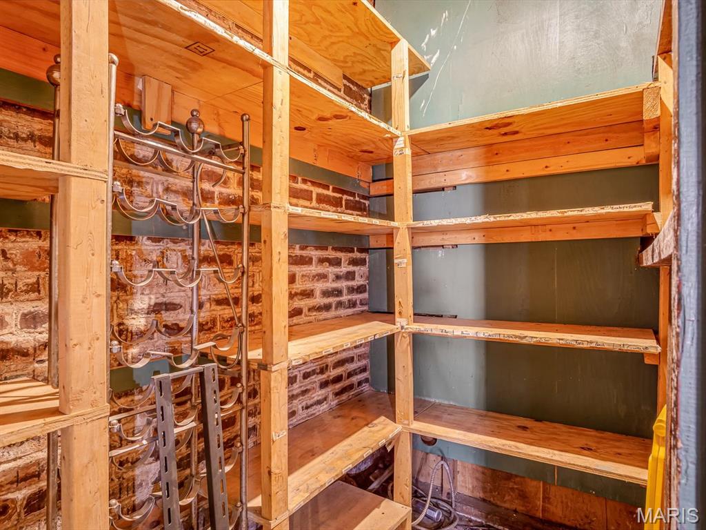 Jj Clarks - Commercial Sale