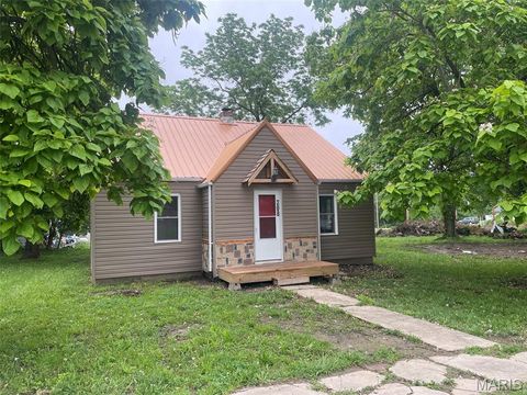 Photo of 204 East McClurg Ave, Richland, MO 65556 (MLS # 26031647)