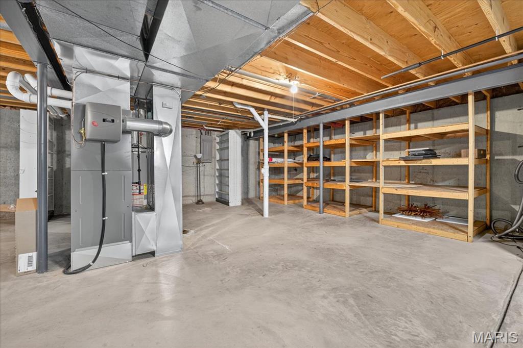 Fenton, Missouri 63026, United States, 4 Bedrooms Bedrooms, ,4 BathroomsBathrooms,Residential,Pending,179765