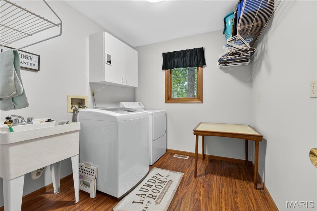 Fenton, Missouri 63026, United States, 4 Bedrooms Bedrooms, ,4 BathroomsBathrooms,Residential,Pending,179765