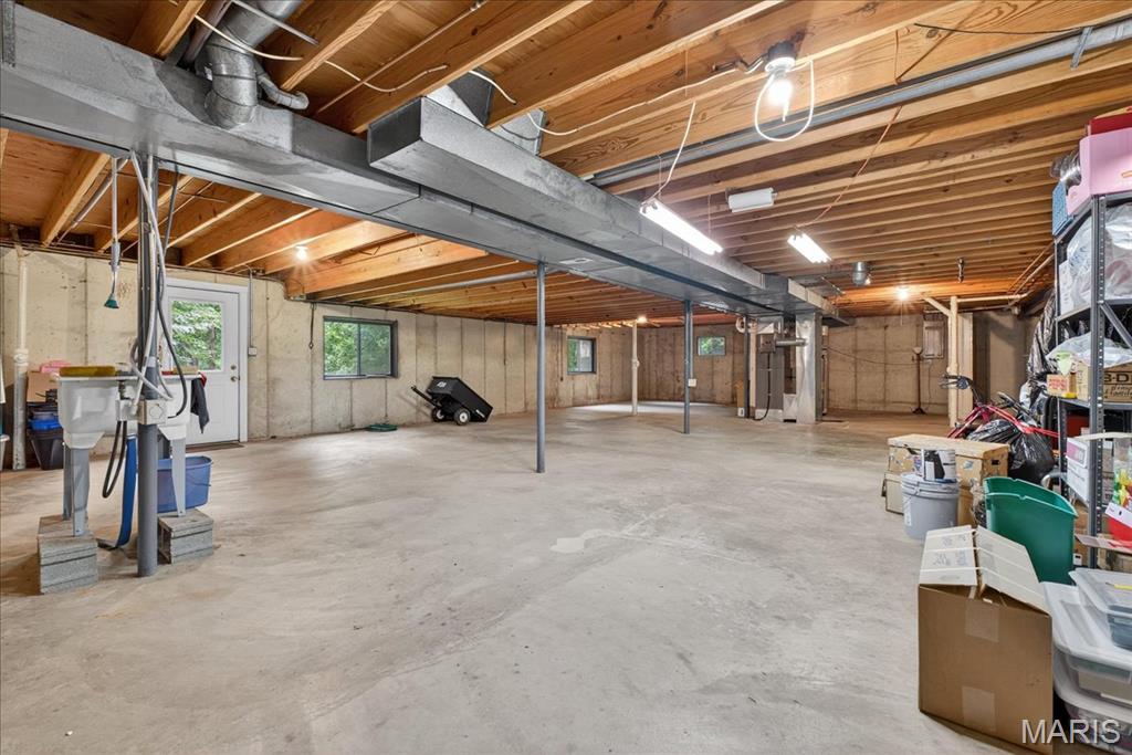 Fenton, Missouri 63026, United States, 4 Bedrooms Bedrooms, ,4 BathroomsBathrooms,Residential,Pending,179765