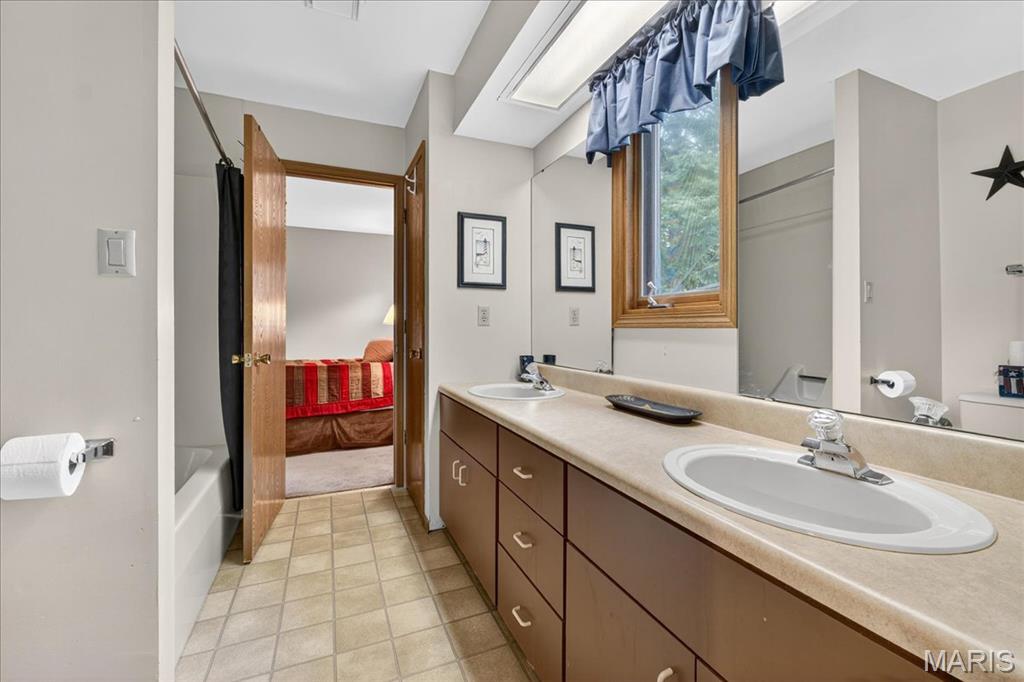 Fenton, Missouri 63026, United States, 4 Bedrooms Bedrooms, ,4 BathroomsBathrooms,Residential,Pending,179765