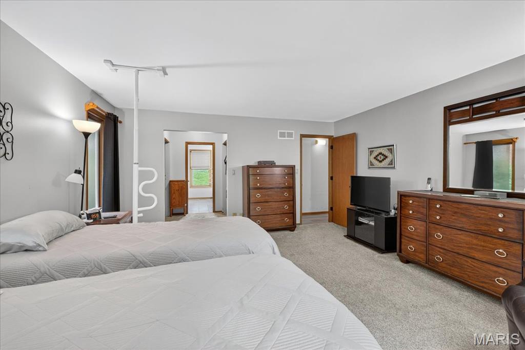 Fenton, Missouri 63026, United States, 4 Bedrooms Bedrooms, ,4 BathroomsBathrooms,Residential,Pending,179765