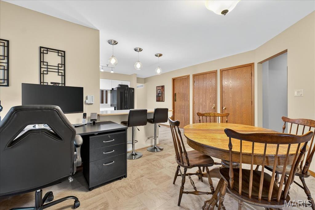 Fenton, Missouri 63026, United States, 4 Bedrooms Bedrooms, ,4 BathroomsBathrooms,Residential,Pending,179765