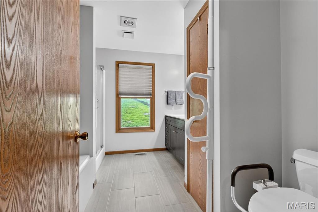 Fenton, Missouri 63026, United States, 4 Bedrooms Bedrooms, ,4 BathroomsBathrooms,Residential,Pending,179765