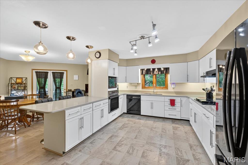 Fenton, Missouri 63026, United States, 4 Bedrooms Bedrooms, ,4 BathroomsBathrooms,Residential,Pending,179765