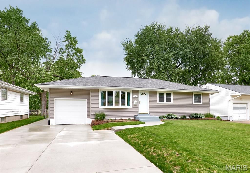 Photo of 130 Pompano Lane, Florissant, MO 63031 (MLS # 26025768)