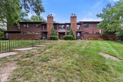 Photo of 2037 Trailcrest Lane #8, Kirkwood, MO 63122 (MLS # 26046900)
