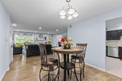 Tiny photo for 2037 Trailcrest Lane #8, Kirkwood, MO 63122 (MLS # 26046900)