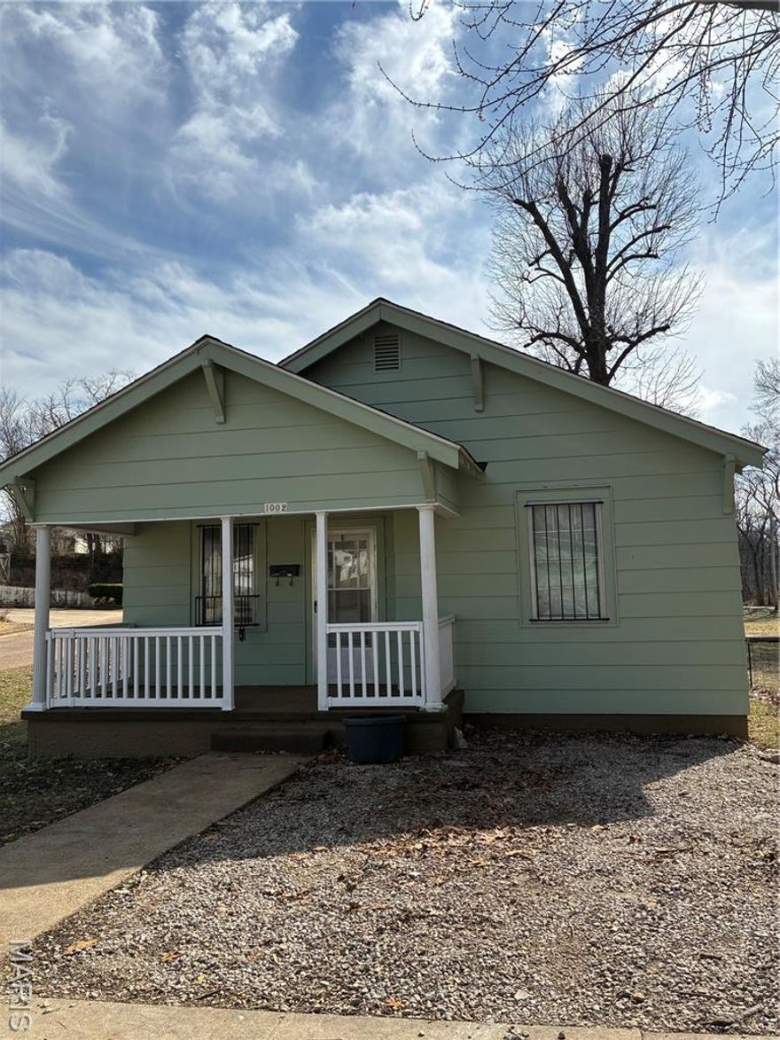 2 bedroom 1 bath on a corner lot with a great central PB location. This home has a new roof, central heat and air and exterior paint in 2025 . The property has a 16x16 storage shed. Comes with washer/dryer, refrigerator, and electric stove/oven. Would make a great investment property
