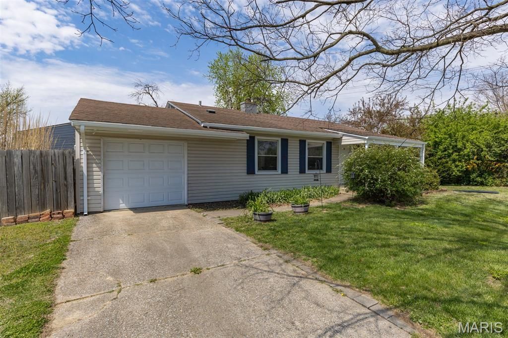 Photo of 24 Belmont Drive, St Peters, MO 63376 (MLS # 26021088)