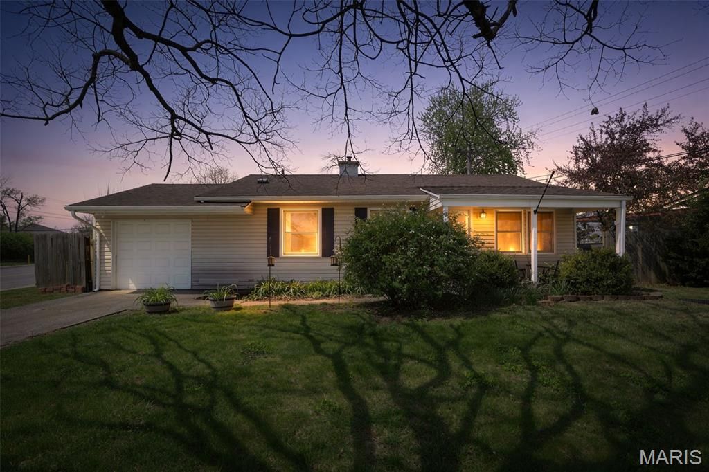 Photo of 24 Belmont Drive, St Peters, MO 63376 (MLS # 26021088)