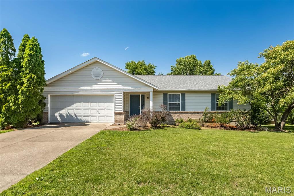 Photo of 216 Maple Point Drive, St Charles, MO 63304 (MLS # 26038580)