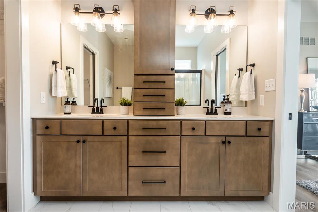 Ryehill Manor - Residential