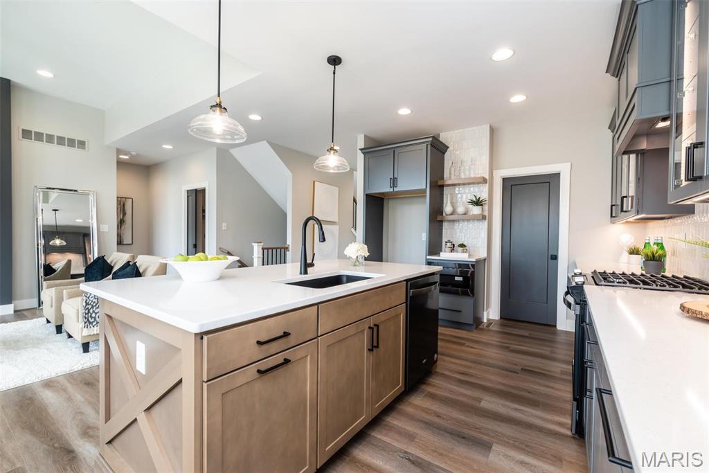 Ryehill Manor - Residential