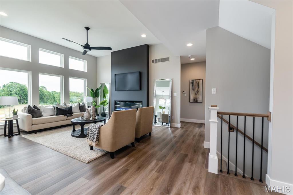 Ryehill Manor - Residential