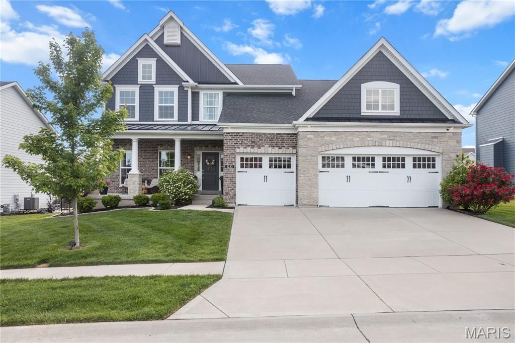 Photo of 1233 Fienup Lake Drive, Chesterfield, MO 63005 (MLS # 26027507)