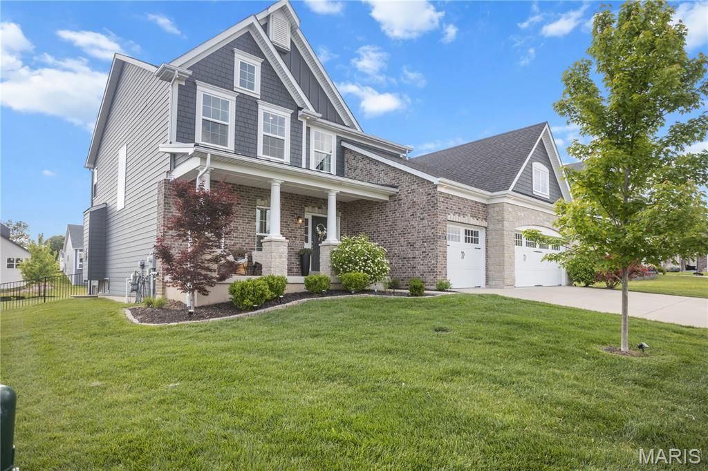 Photo of 1233 Fienup Lake Drive, Chesterfield, MO 63005 (MLS # 26027507)