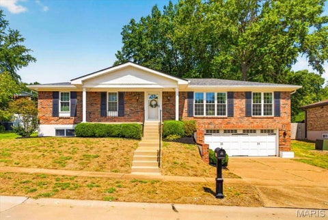 Photo of 4847 Vermilion Drive, St Louis, MO 63128 (MLS # 26059547)
